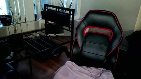 Snapshot of xwuvzyew chatting on 12-27-24, 09:43 x online show from 12-27-24, 09:43