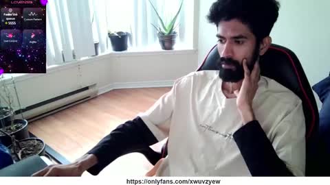 Snapshot of xwuvzyew chatting on 01-04-25, 07:02 x online show from 01-04-25, 07:02