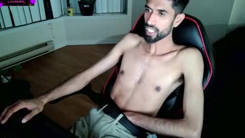 Snapshot of xwuvzyew chatting on 01-25-25, 08:10 x online show from 01-25-25, 08:10