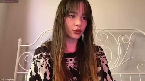 Lily online show from 07-17-26, 11:39