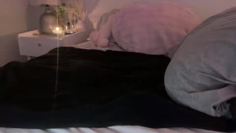 Snapshot of xx_lily_xx2 chatting on 05-16-26, 08:18 Lily online show from 05-16-26, 08:18