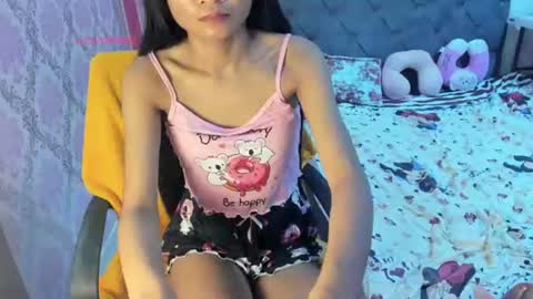 Snapshot of xxkayjeanxx chatting on 06-11-26, 09:35 Aya online show from 06-11-26, 09:35