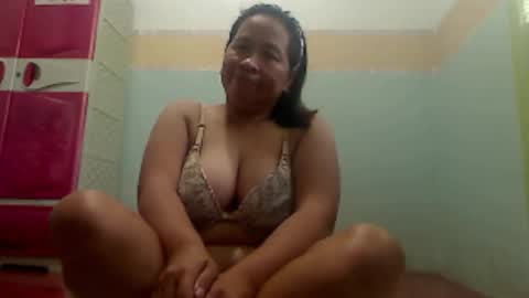Snapshot of xxpinaymomxx chatting on 11-29-25, 07:00 xxpinaymomxx online show from 11-29-25, 07:00