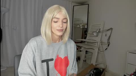 Snapshot of xxx_leila chatting on 12-15-24, 07:13 xxx_leila online show from 12-15-24, 07:13