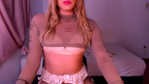 Snapshot of xxxanonymousloverxxx chatting on 12-17-24, 03:28 Chiara online show from 12-17-24, 03:28