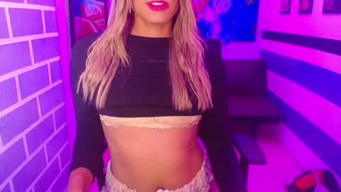 Snapshot of xxxanonymousloverxxx chatting on 02-12-25, 05:15 Chiara online show from 02-12-25, 05:15