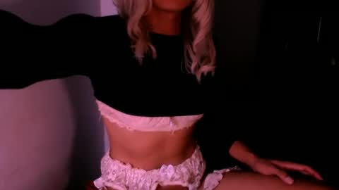 Snapshot of xxxanonymousloverxxx chatting on 09-28-25, 04:40 Chiara online show from 09-28-25, 04:40