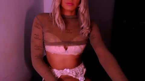 Snapshot of xxxanonymousloverxxx chatting on 10-02-25, 04:30 Chiara online show from 10-02-25, 04:30