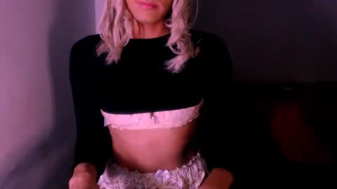 Snapshot of xxxanonymousloverxxx chatting on 10-09-25, 05:49 Chiara online show from 10-09-25, 05:49