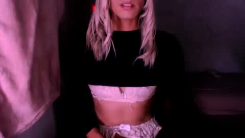 Snapshot of xxxanonymousloverxxx chatting on 06-15-26, 03:09 Chiara online show from 06-15-26, 03:09