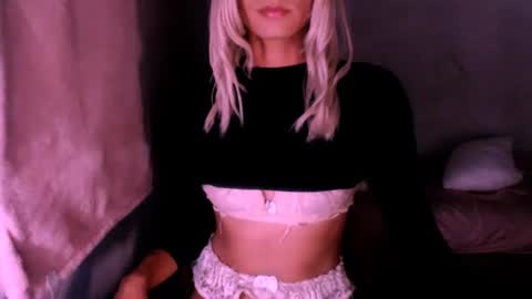 Snapshot of xxxanonymousloverxxx chatting on 06-17-26, 04:59 Chiara online show from 06-17-26, 04:59