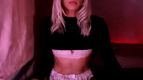 Snapshot of xxxanonymousloverxxx chatting on 06-25-26, 06:29 Chiara online show from 06-25-26, 06:29