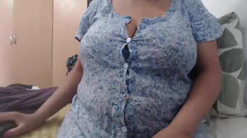 Snapshot of xxxbustybabe27x chatting on 02-06-25, 11:43 Ayanda online show from 02-06-25, 11:43