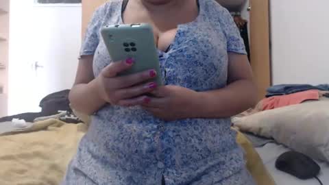 Snapshot of xxxbustybabe27x chatting on 02-08-25, 02:27 Ayanda online show from 02-08-25, 02:27