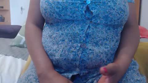 Snapshot of xxxbustybabe27x chatting on 02-09-25, 03:23 Ayanda online show from 02-09-25, 03:23