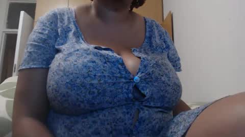 Snapshot of xxxbustybabe27x chatting on 02-11-25, 09:56 Ayanda online show from 02-11-25, 09:56