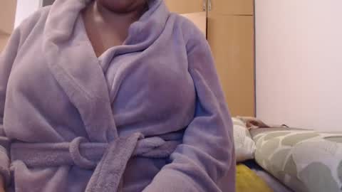 Snapshot of xxxbustybabe27x chatting on 02-15-25, 03:06 Ayanda online show from 02-15-25, 03:06