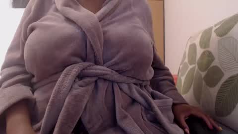 Snapshot of xxxbustybabe27x chatting on 02-16-25, 11:38 Ayanda online show from 02-16-25, 11:38