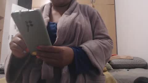 Snapshot of xxxbustybabe27x chatting on 02-19-25, 04:55 Ayanda online show from 02-19-25, 04:55
