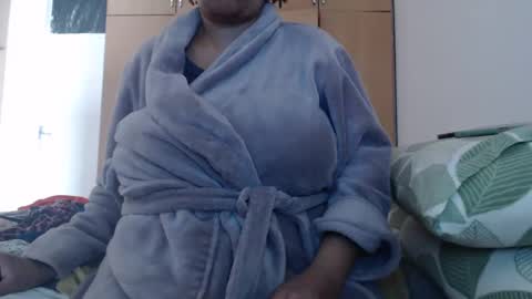 Snapshot of xxxbustybabe27x chatting on 02-20-25, 10:48 Ayanda online show from 02-20-25, 10:48