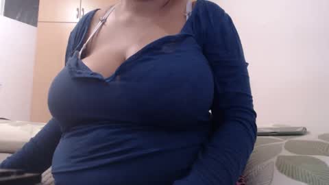 Snapshot of xxxbustybabe27x chatting on 02-25-25, 10:26 Ayanda online show from 02-25-25, 10:26