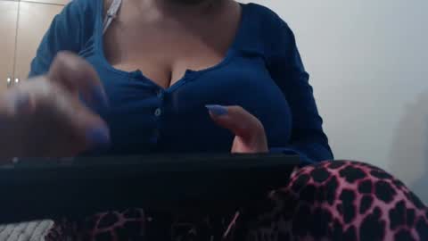 Snapshot of xxxbustybabe27x chatting on 02-25-25, 04:21 Ayanda online show from 02-25-25, 04:21