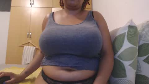 Snapshot of xxxbustybabe27x chatting on 02-28-25, 07:46 Ayanda online show from 02-28-25, 07:46