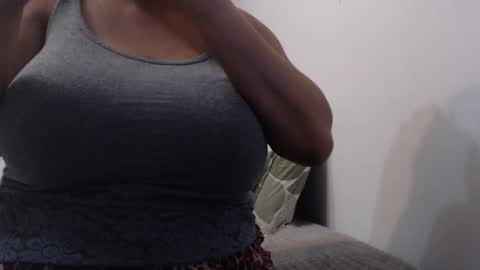 Snapshot of xxxbustybabe27x chatting on 03-02-25, 05:04 Ayanda online show from 03-02-25, 05:04