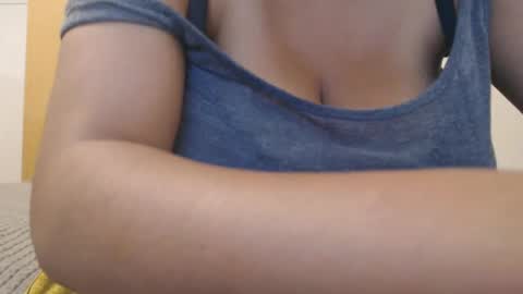 Snapshot of xxxbustybabe27x chatting on 03-09-25, 09:36 Ayanda online show from 03-09-25, 09:36