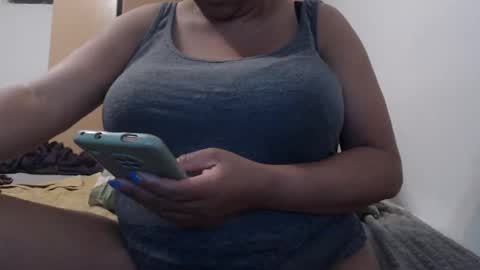 Snapshot of xxxbustybabe27x chatting on 03-10-25, 10:45 Ayanda online show from 03-10-25, 10:45