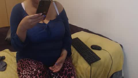 Snapshot of xxxbustybabe27x chatting on 09-11-25, 06:52 Ayanda online show from 09-11-25, 06:52