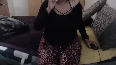 Snapshot of xxxbustybabe27x chatting on 10-09-25, 06:28 Ayanda online show from 10-09-25, 06:28