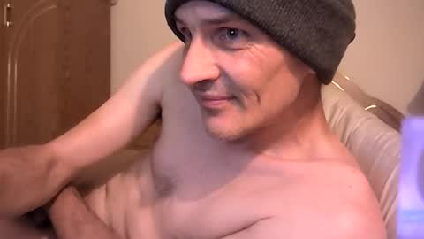 Snapshot of xxxfredmtlxxx chatting on 11-10-25, 12:09 xxfredmtl18xx online show from 11-10-25, 12:09