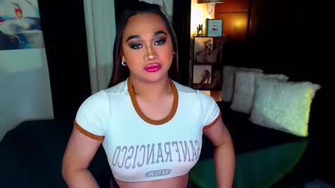 Snapshot of xxxgiganticoliviacummerxxx chatting on 12-20-24, 02:38 OLIVIA online show from 12-20-24, 02:38