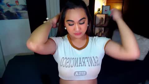 Snapshot of xxxgiganticoliviacummerxxx chatting on 12-23-24, 02:24 OLIVIA online show from 12-23-24, 02:24