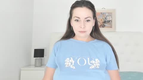 Elvira online show from 09-18-25, 04:25