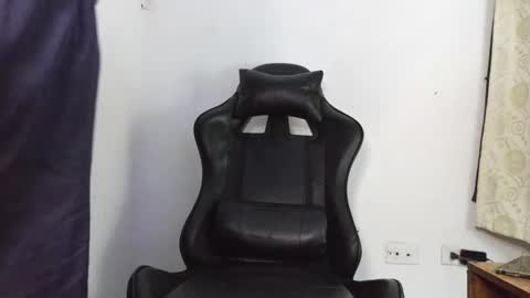 Snapshot of xxxhome_alonexxx chatting on 12-22-25, 08:17 Kev online show from 12-22-25, 08:17