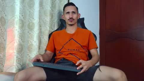 Snapshot of xxxhome_alonexxx chatting on 05-18-26, 07:52 Kev online show from 05-18-26, 07:52