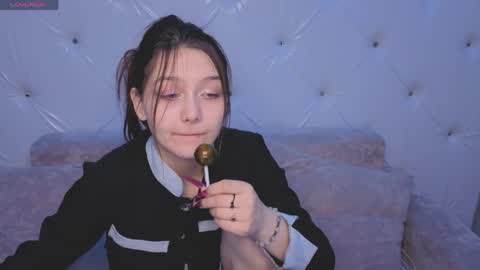Snapshot of xxxnaughtyfoxxx chatting on 05-30-26, 06:05 foxy online show from 05-30-26, 06:05