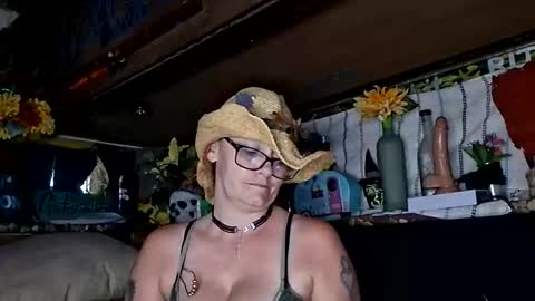 XXXQueenMandyDickenz online show from 05-13-26, 08:27
