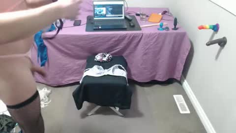 Snapshot of xxxxbrad chatting on 02-17-26, 10:27 xxxxbrad online show from 02-17-26, 10:27