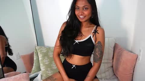 Snapshot of xzaramx chatting on 03-06-25, 05:43 Zara online show from 03-06-25, 05:43