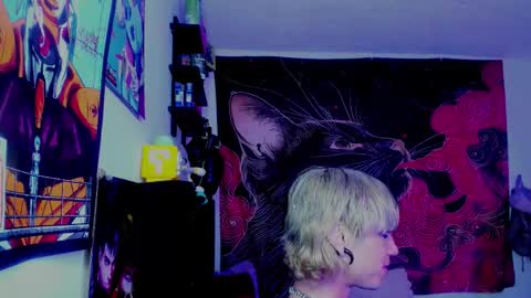 Snapshot of xzerox_ chatting on 12-21-25, 12:23 xzerox_ online show from 12-21-25, 12:23