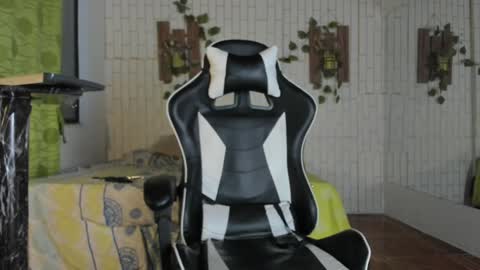 yacksson_lawrence online show from 12-21-24, 11:02