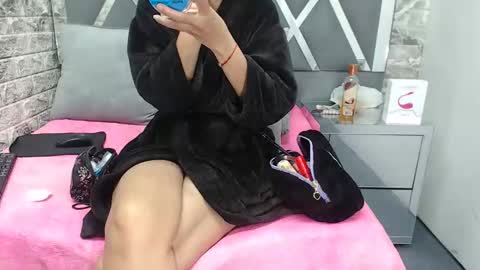yanetrose online show from 11-10-25, 03:16