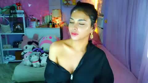 YANG AUDREY LONE online show from 06-19-26, 06:45