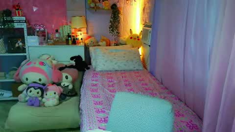 YANG AUDREY LONE online show from 07-04-26, 12:39