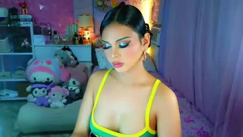 YANG AUDREY LONE online show from 07-10-26, 12:26