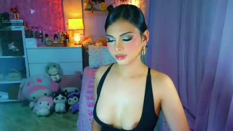 YANG AUDREY LONE online show from 07-10-26, 07:38
