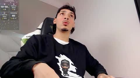 Snapshot of yankees_ chatting on 11-15-25, 04:10 DANILO P online show from 11-15-25, 04:10